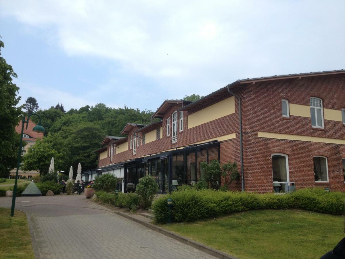 Ferienwohnung "Kranich" Im Ferien-Resort Ruegen Sagard Exterior foto